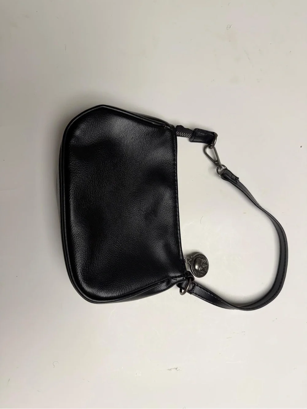 Es hardy Black Wristlet Bag with Embellished Heart Design